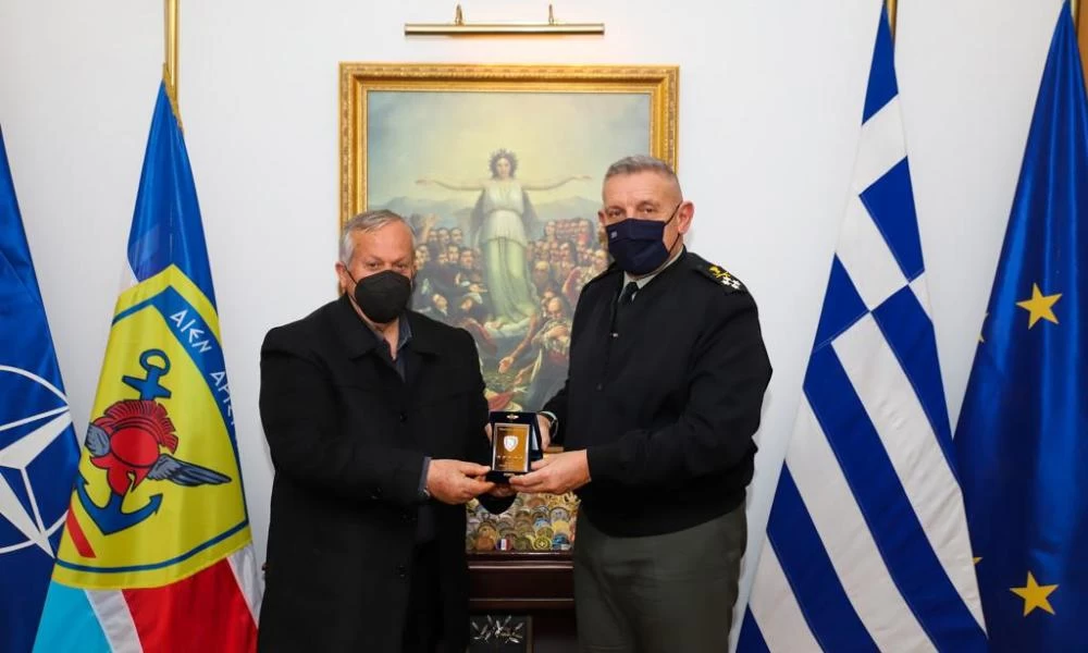 Συνάντηση Αρχηγού ΓΕΕΘΑ με τον Δήμαρχο Καλυμνίων (εικόνες)